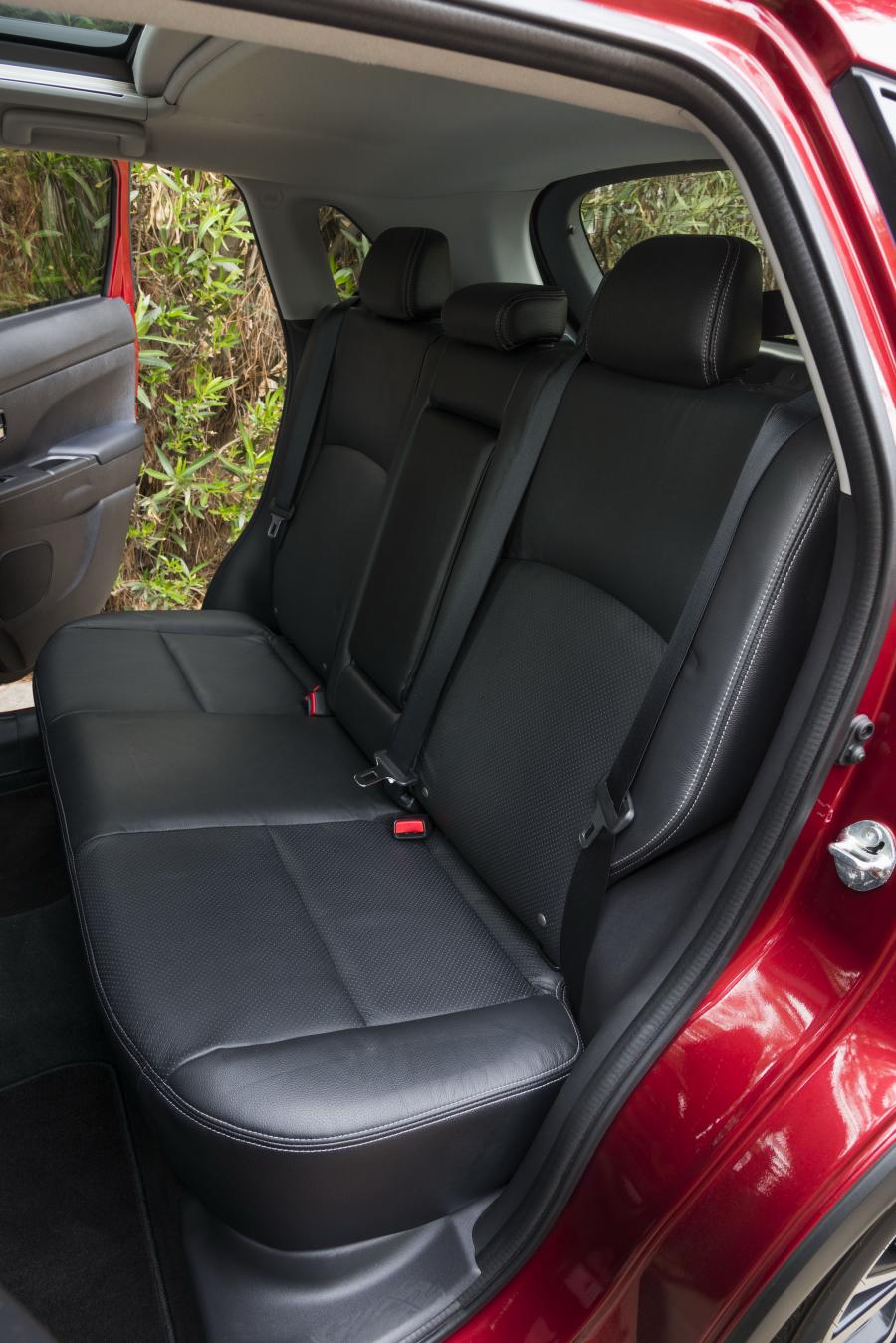Интерьер Mitsubishi Outlander Sport GT 2016 года  (фото 23 из 26)